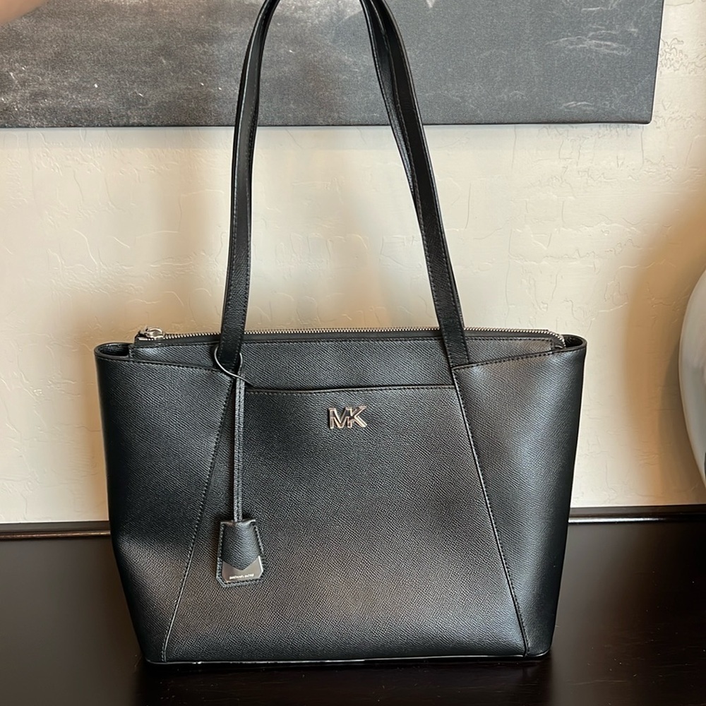 Michael Kors Maddie Medium Leather Tote shoulder bag, black, like new! - Picture 2 of 15